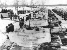 Колонна танков имени Димитрия Донского, переданная Армии Церковью. Источник: http://www.cirota.ru